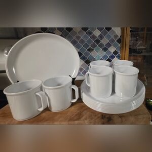 Vintage Rubbermaid Melamine Plates And Cups Set Of 14